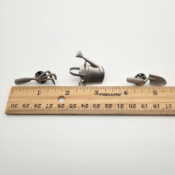 Set of 3 Pins Brooch Signed JJ Jonette Vintage Silver Toned Gardening Tools - Picture 9 of 10